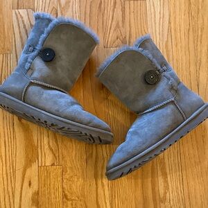 Ugg sz 9 Cozy Gray Shearling Sherpa Bailey Boots great pre owned condition